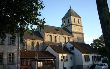 Alt-Mündelheim mit St. Dionysius (Foto: ZebraDS via Wikimedia)