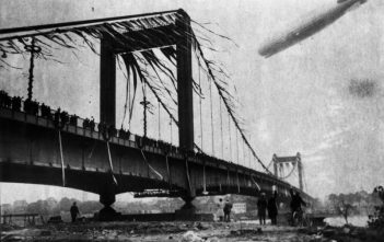 Die Einweihung der ersten festen Mülheimer Brücke 1929 (Foto: Bundesarchiv)